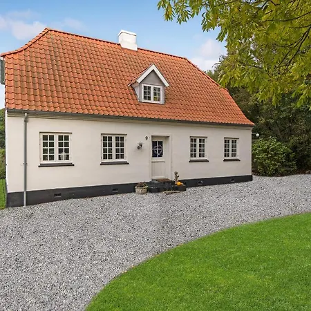 Nyaraló 3 Bedroom Cozy In