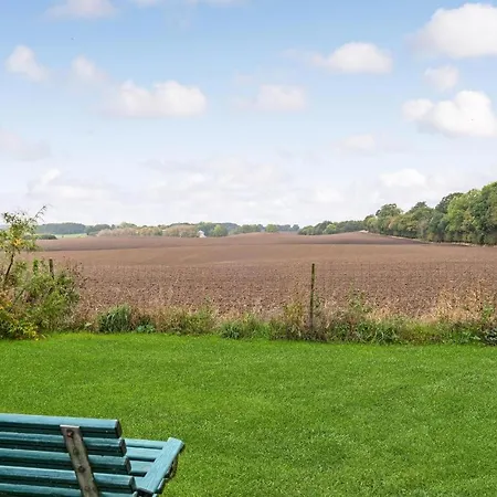 Nyaraló 3 Bedroom Cozy In