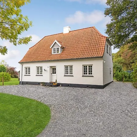 Nyaraló 3 Bedroom Cozy In *